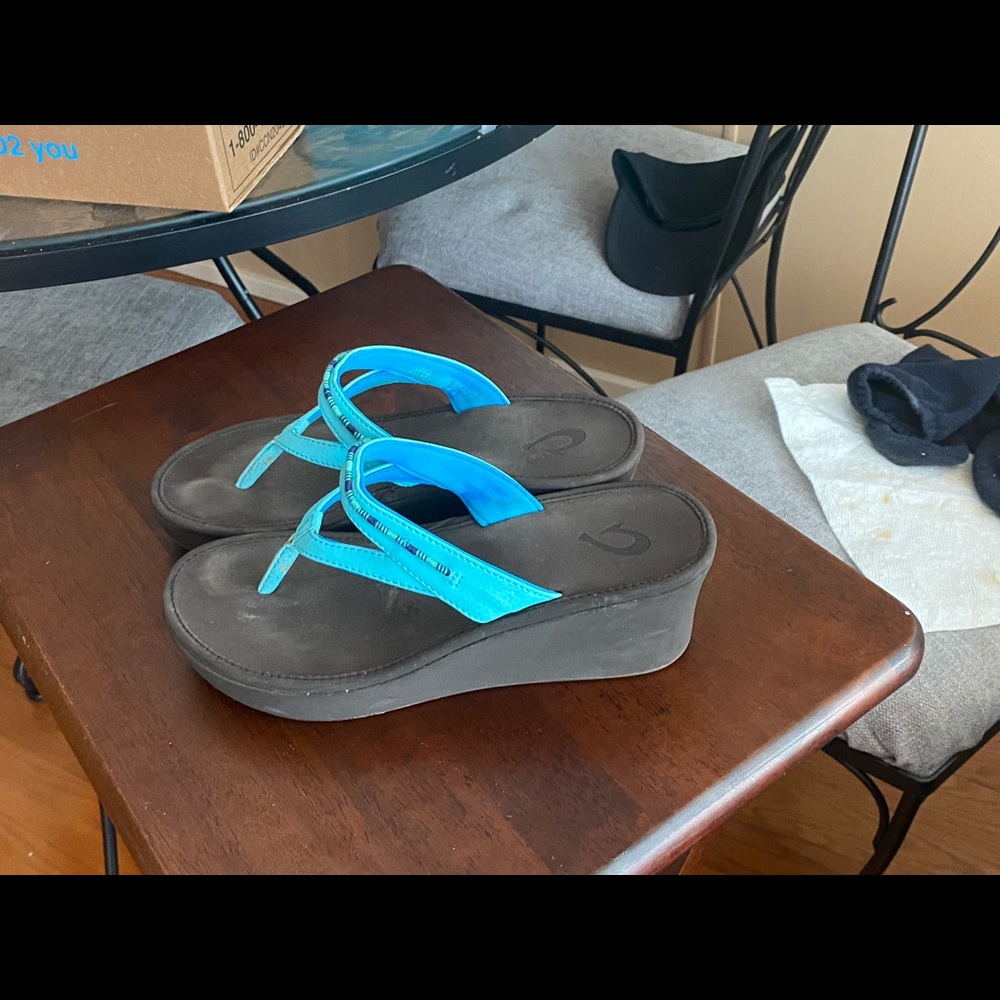 Size 9 Olukai wedge sandal